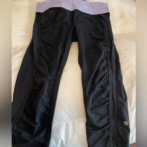 Lululemon Cropped leggings Black with purple detail- Size -L